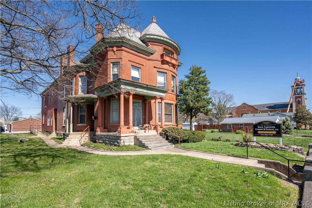 209 E Chestnut Street — photo