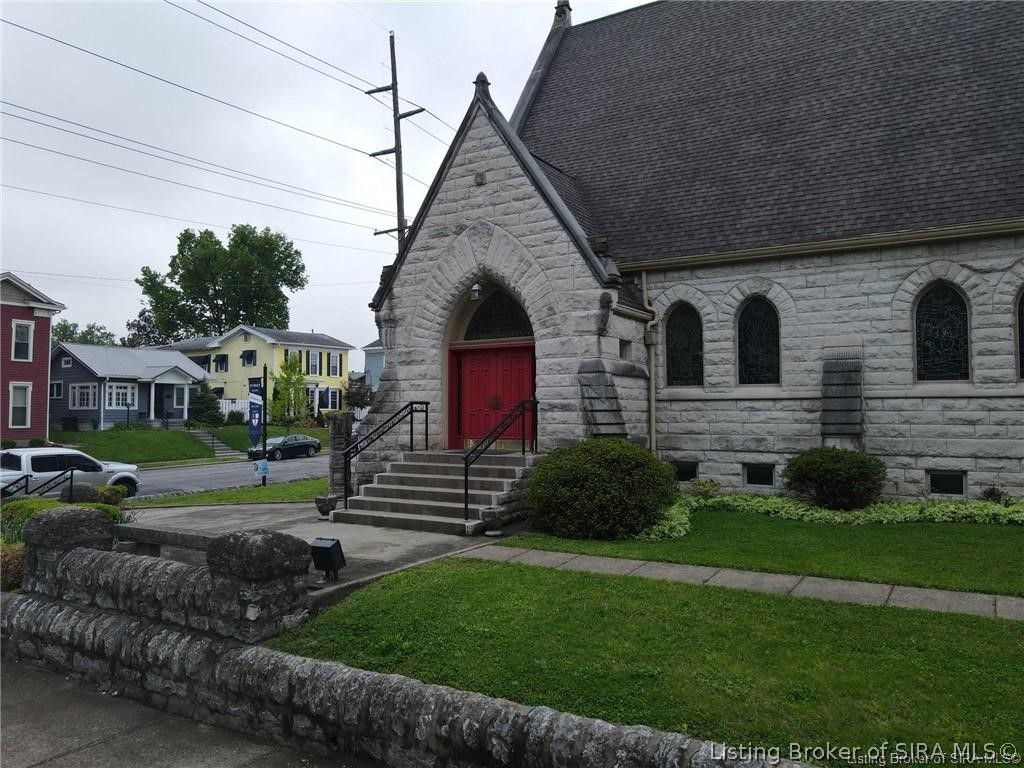 321 E Market Street — photo