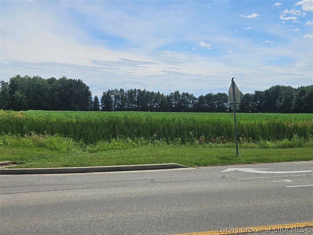 701 W Hutchinson Lane — photo