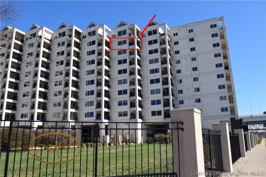 1 Riverpointe Plaza 1010 — photo