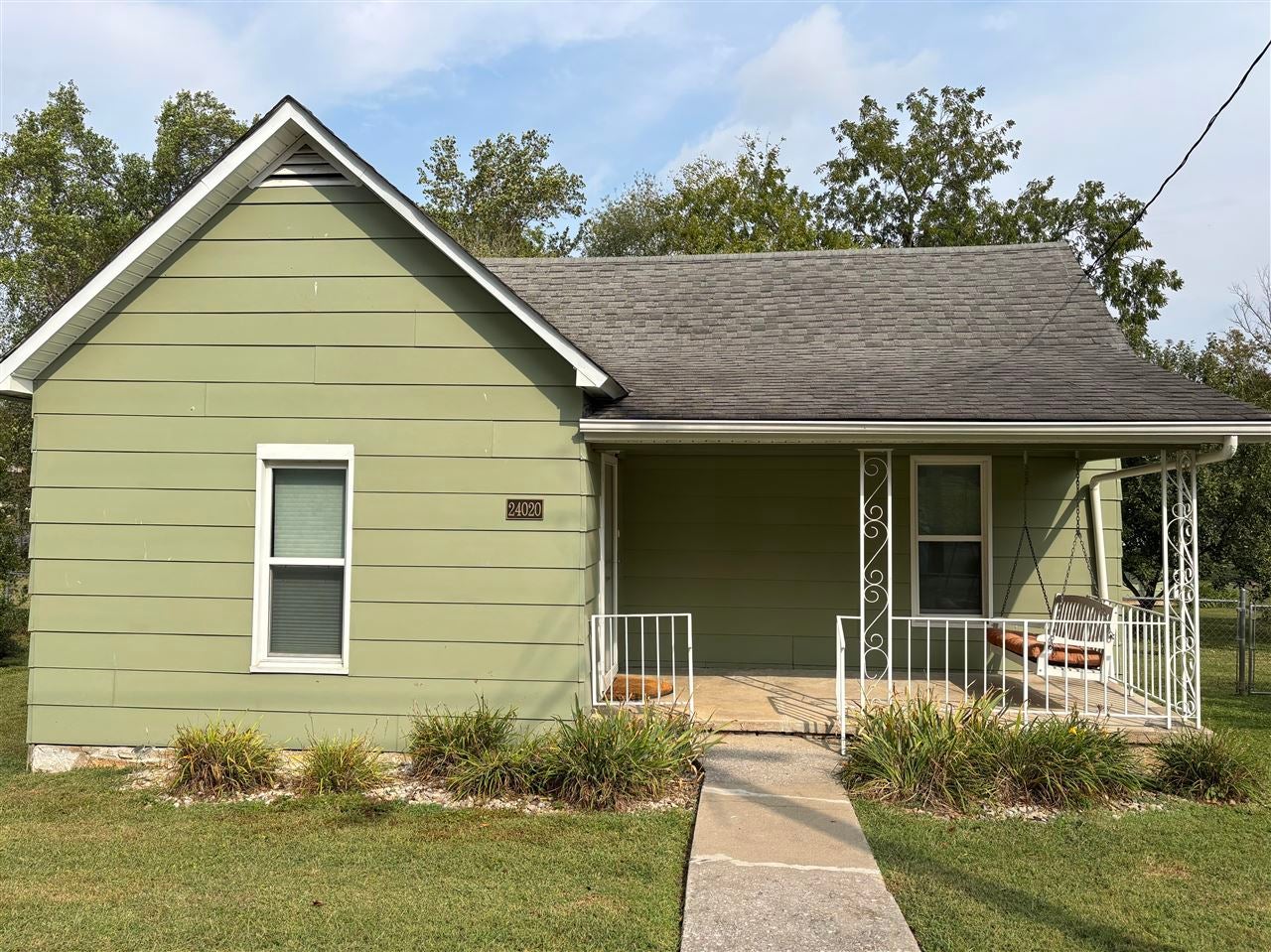 24020 Louisville Road — photo