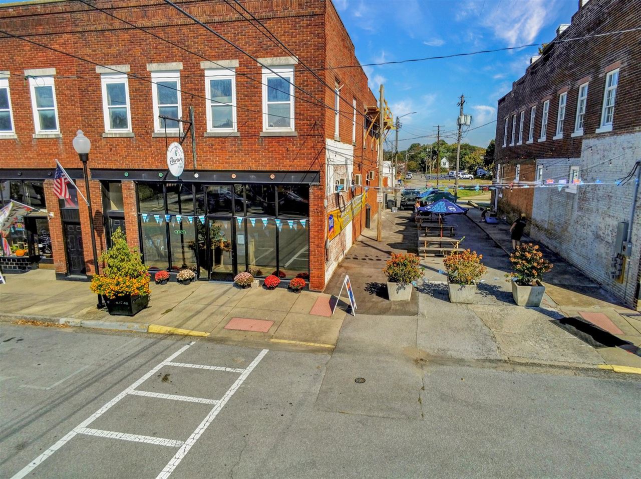 105 Broadway Street — photo