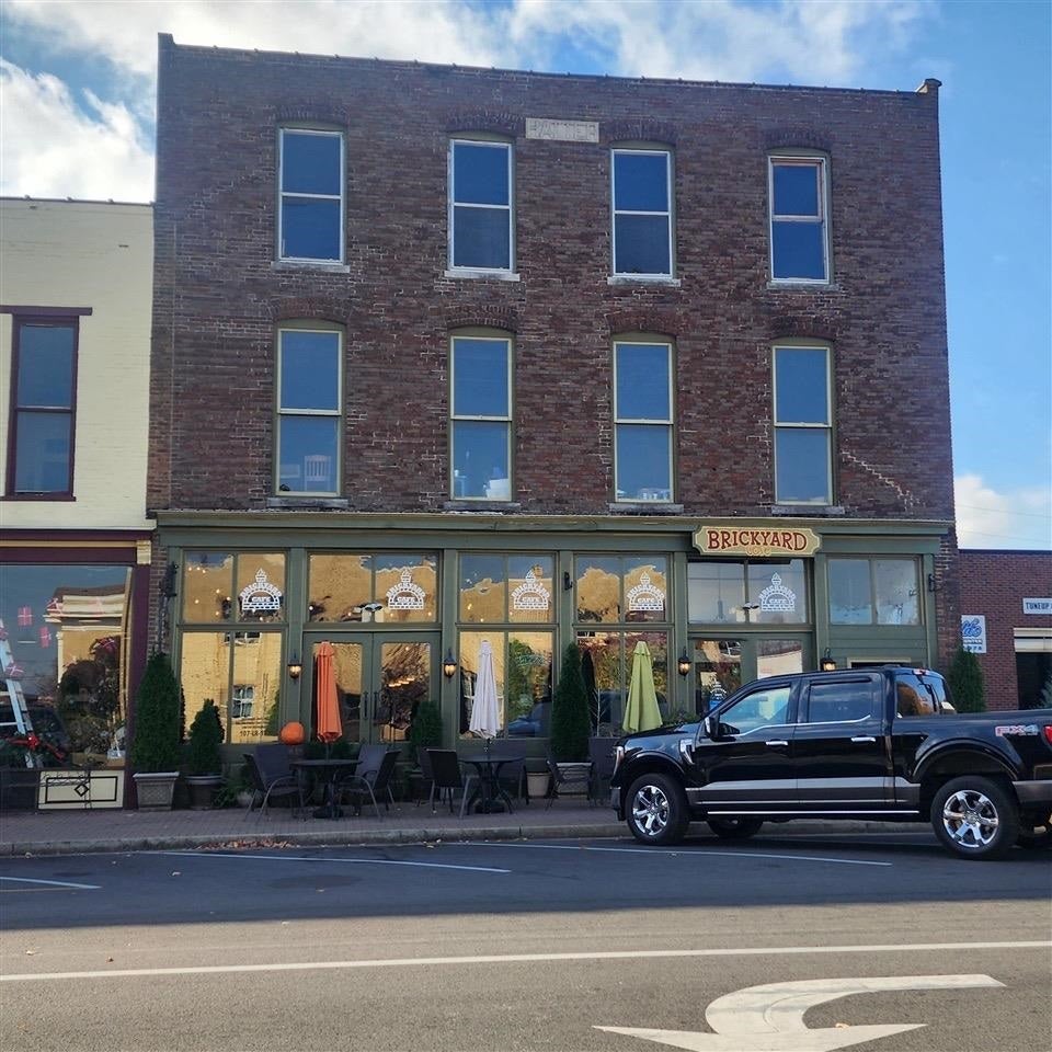 205 W Cedar Street — photo