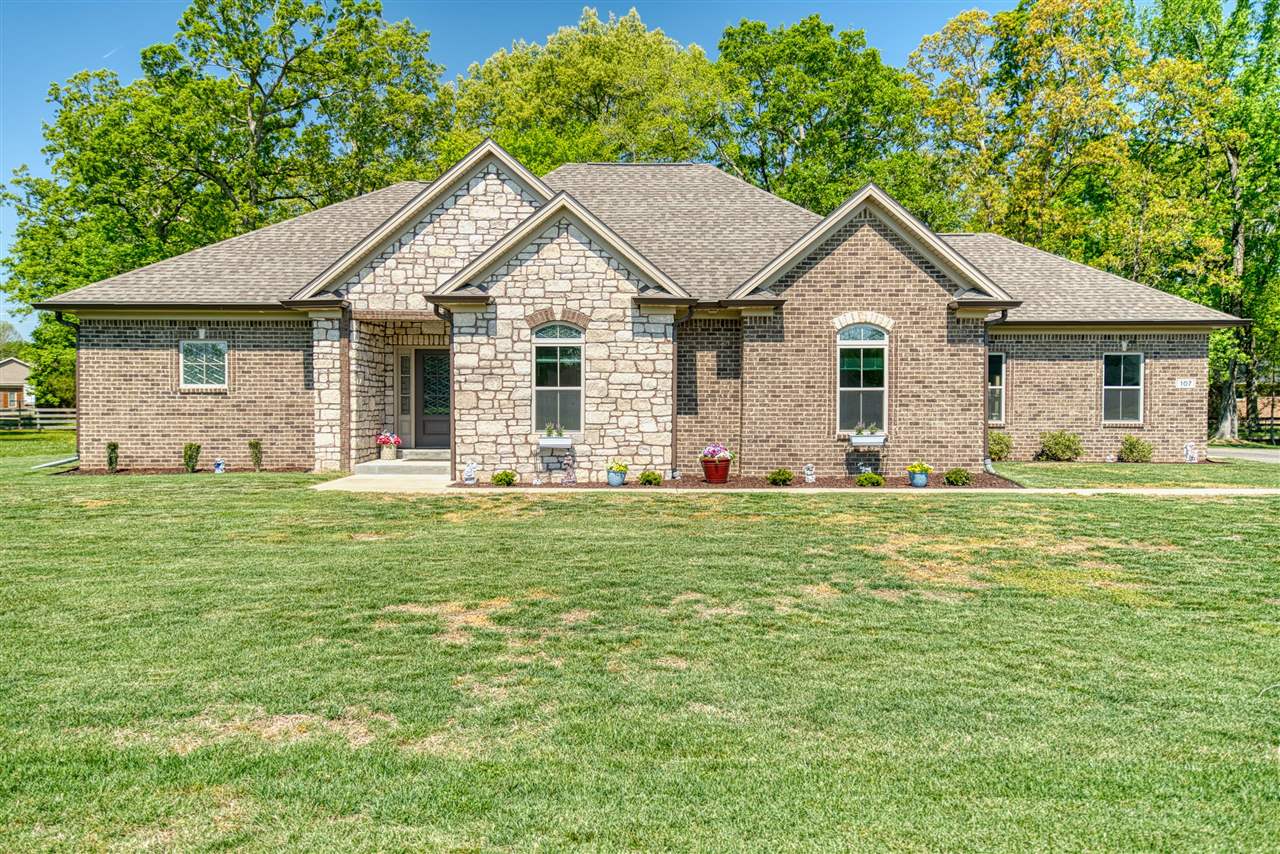 107 Oaktree Lane — photo