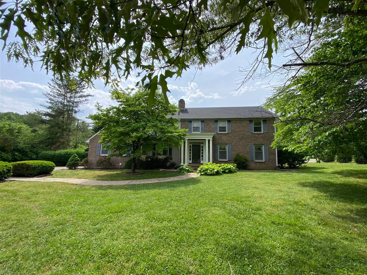 451 Drakesborough Drive — photo