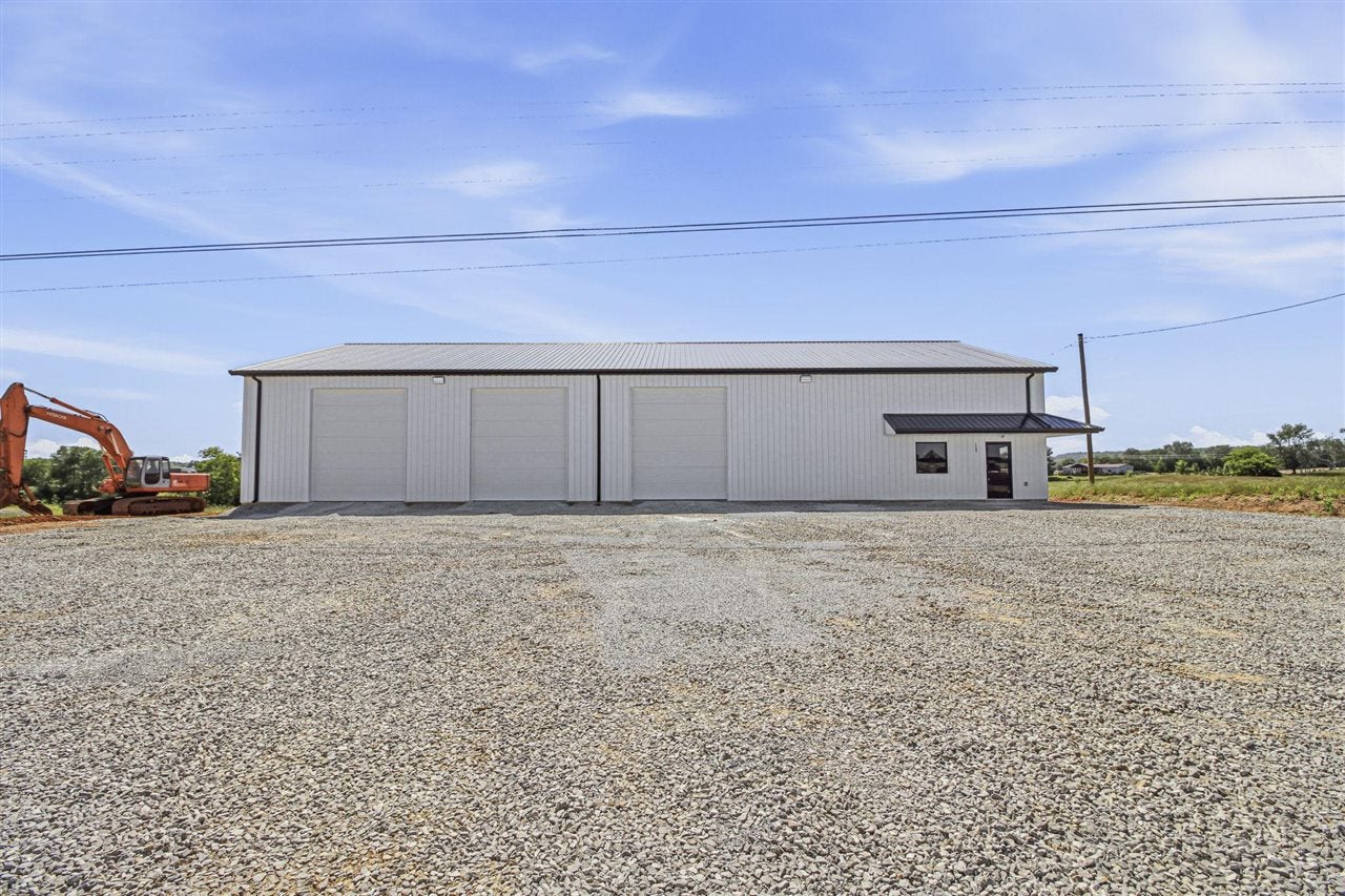 7565 Happy Valley Road — photo