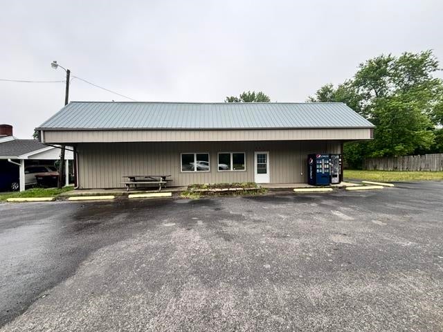 4821 Highway 70W — photo