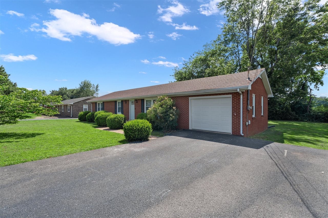 513 Bloomfield Drive — photo