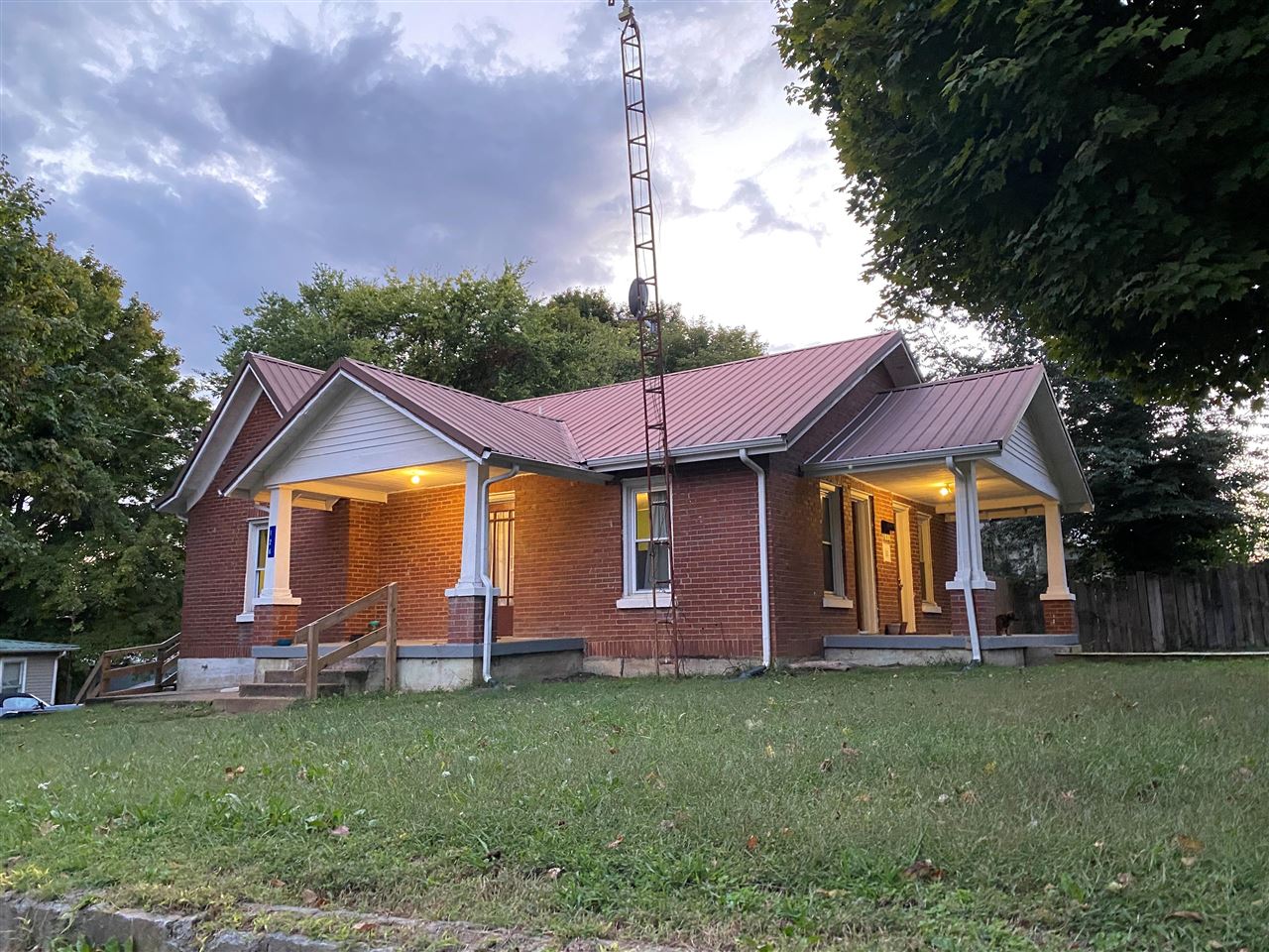 126 E Oak Street — photo