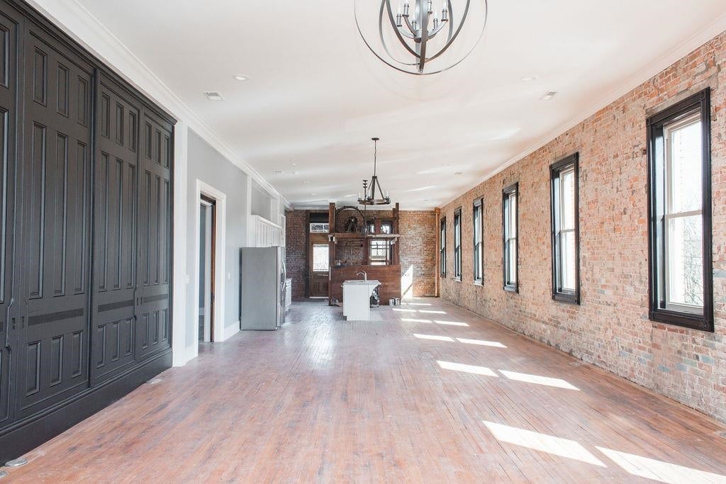 113 E Madison Avenue — photo