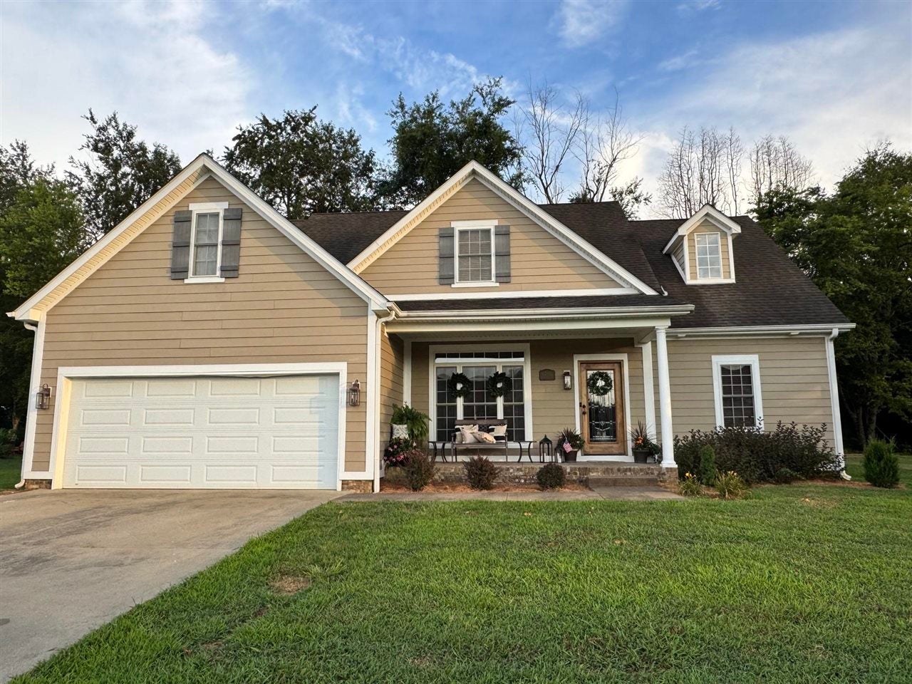 211 Hayden Heady Circle — photo