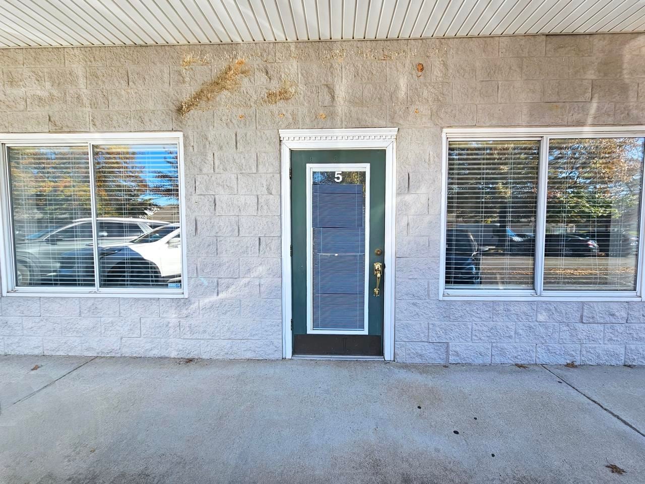 1043 Pedigo Way — photo