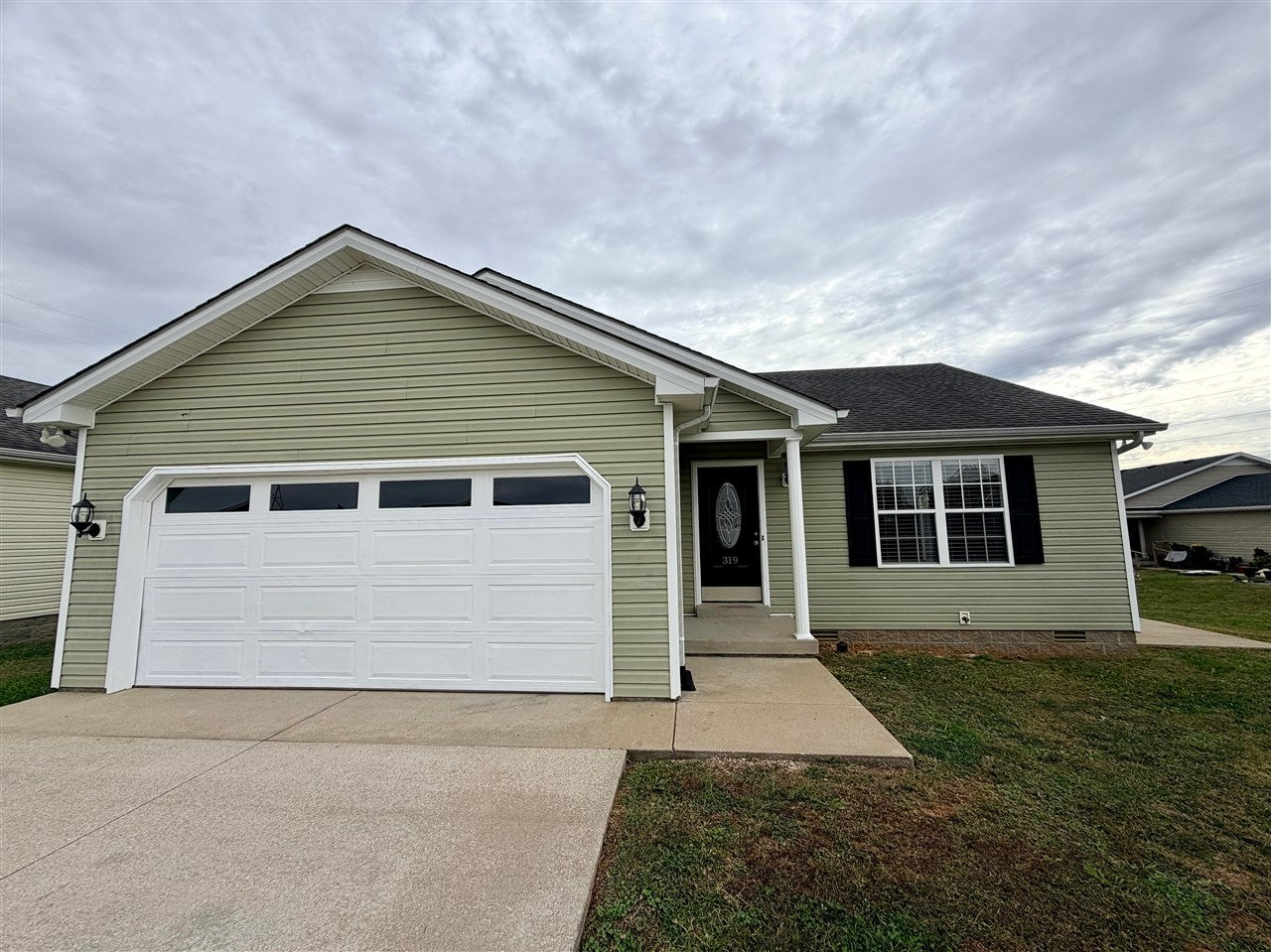 319 Sandy Court — photo