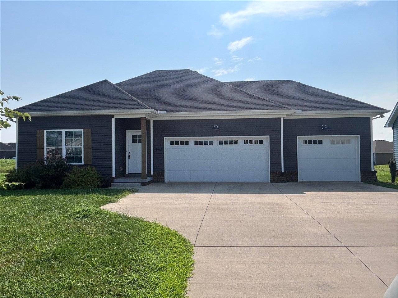 935 County House Lane — photo