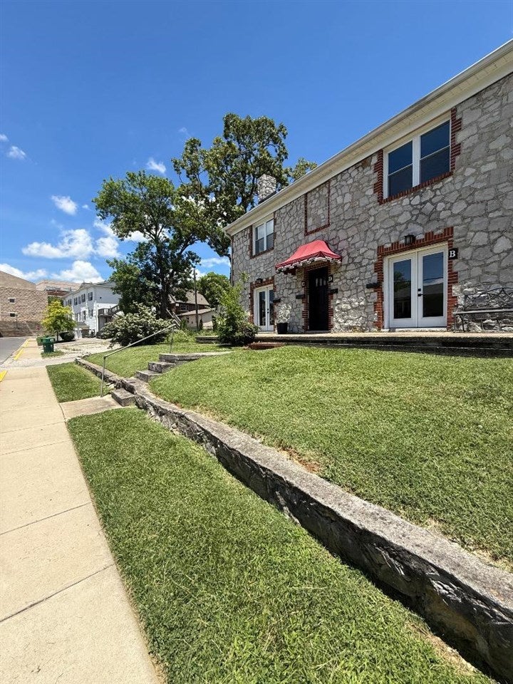 610 Unit D Cabell Drive — photo