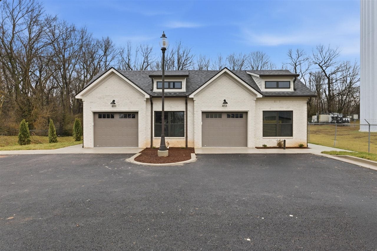 512 Unit 811 Old Lovers Lane — photo