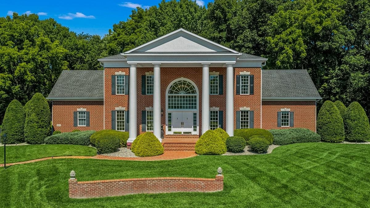 1215 Rivergreen Lane — photo