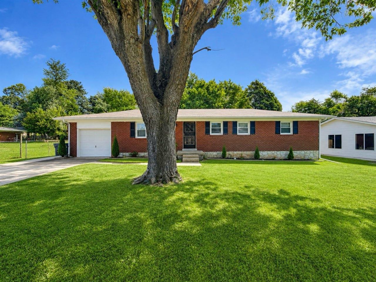 1300 S Lee Drive — photo