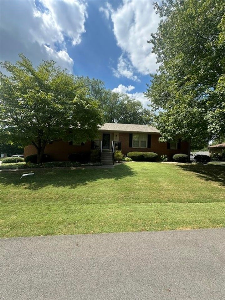 235 St Albans Drive — photo