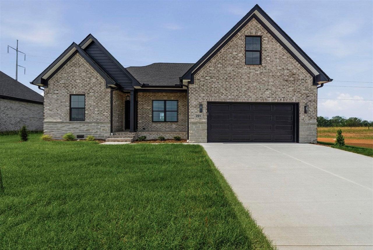 201 Magnolia Circle — photo