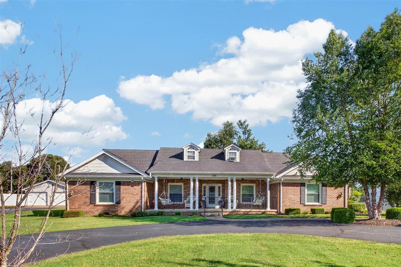 826 Lois Lane — photo