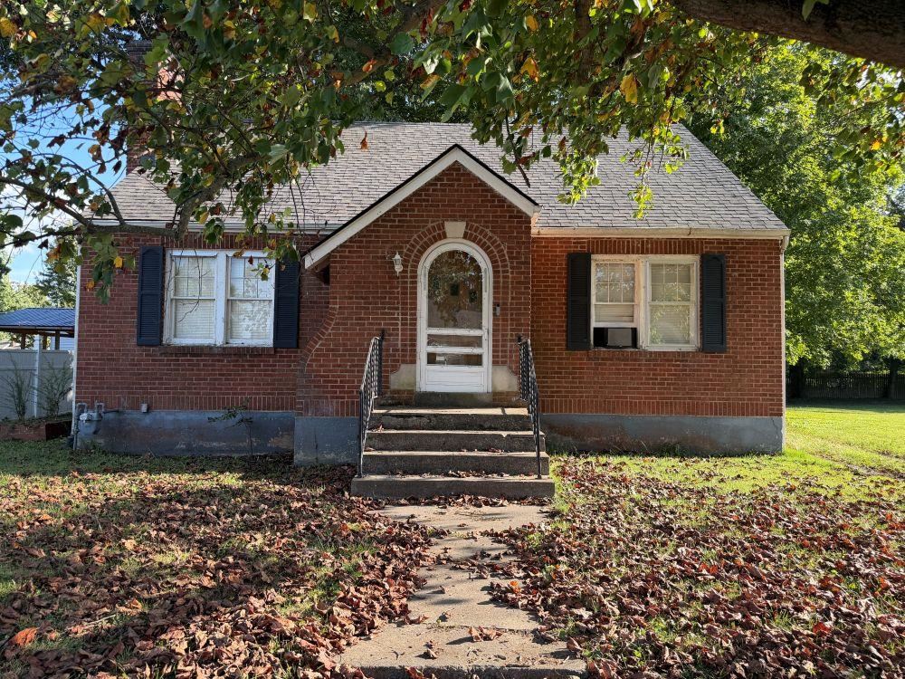 208 E Third Street — photo