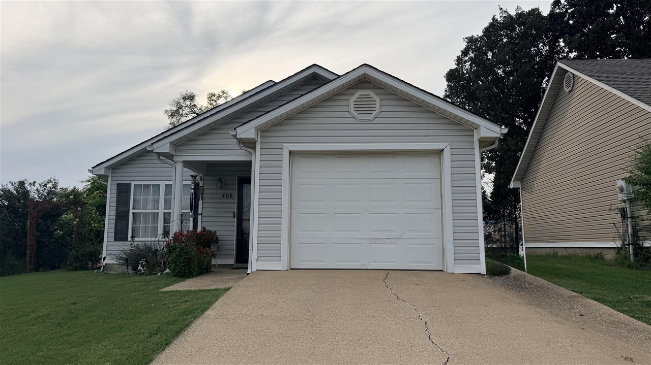 700 Jennings Court — photo