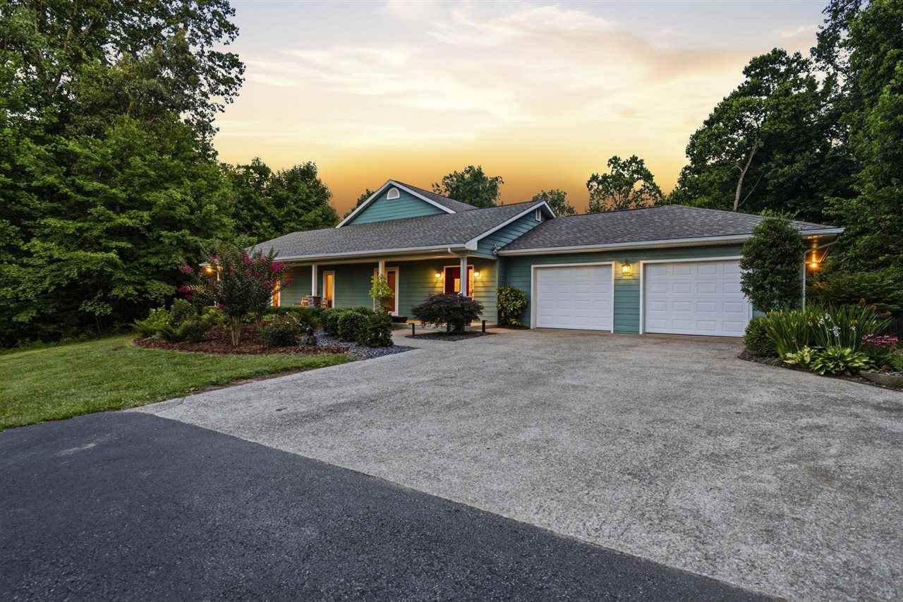 1766 Hunts Lane — photo