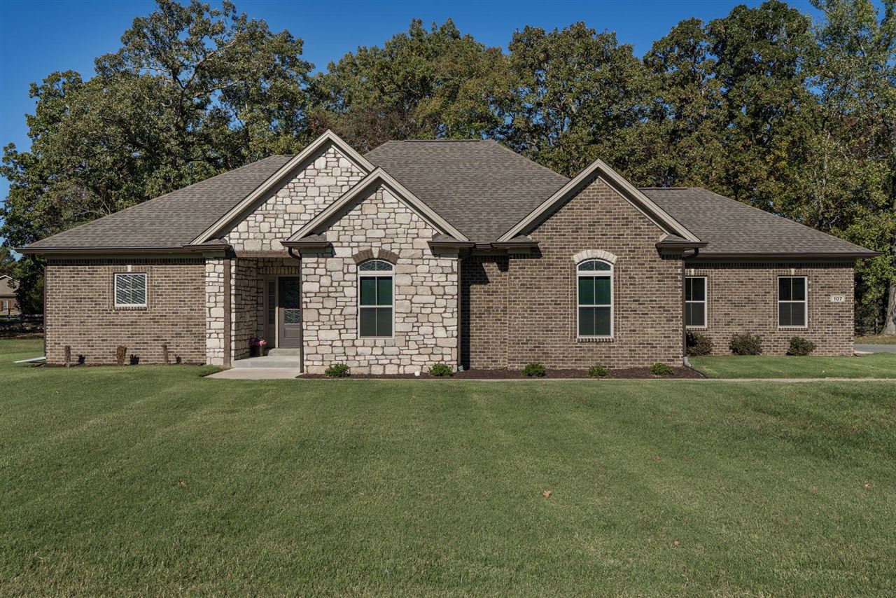 107 Oaktree Lane — photo