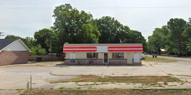 150 N Grand Avenue Avenue — photo