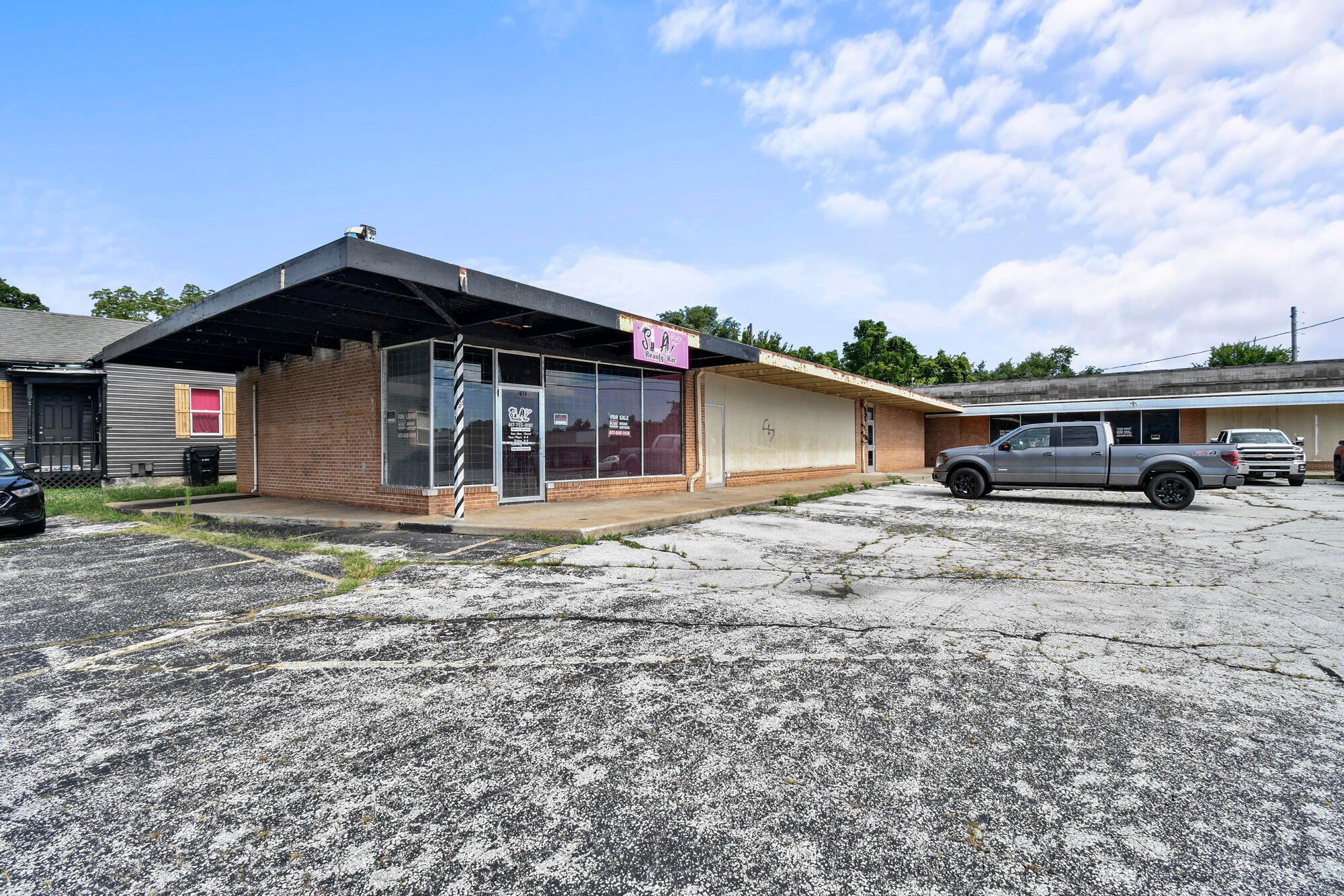 1075 E Commercial Street — photo