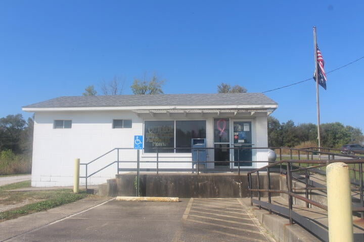 470 Commercial Street — photo