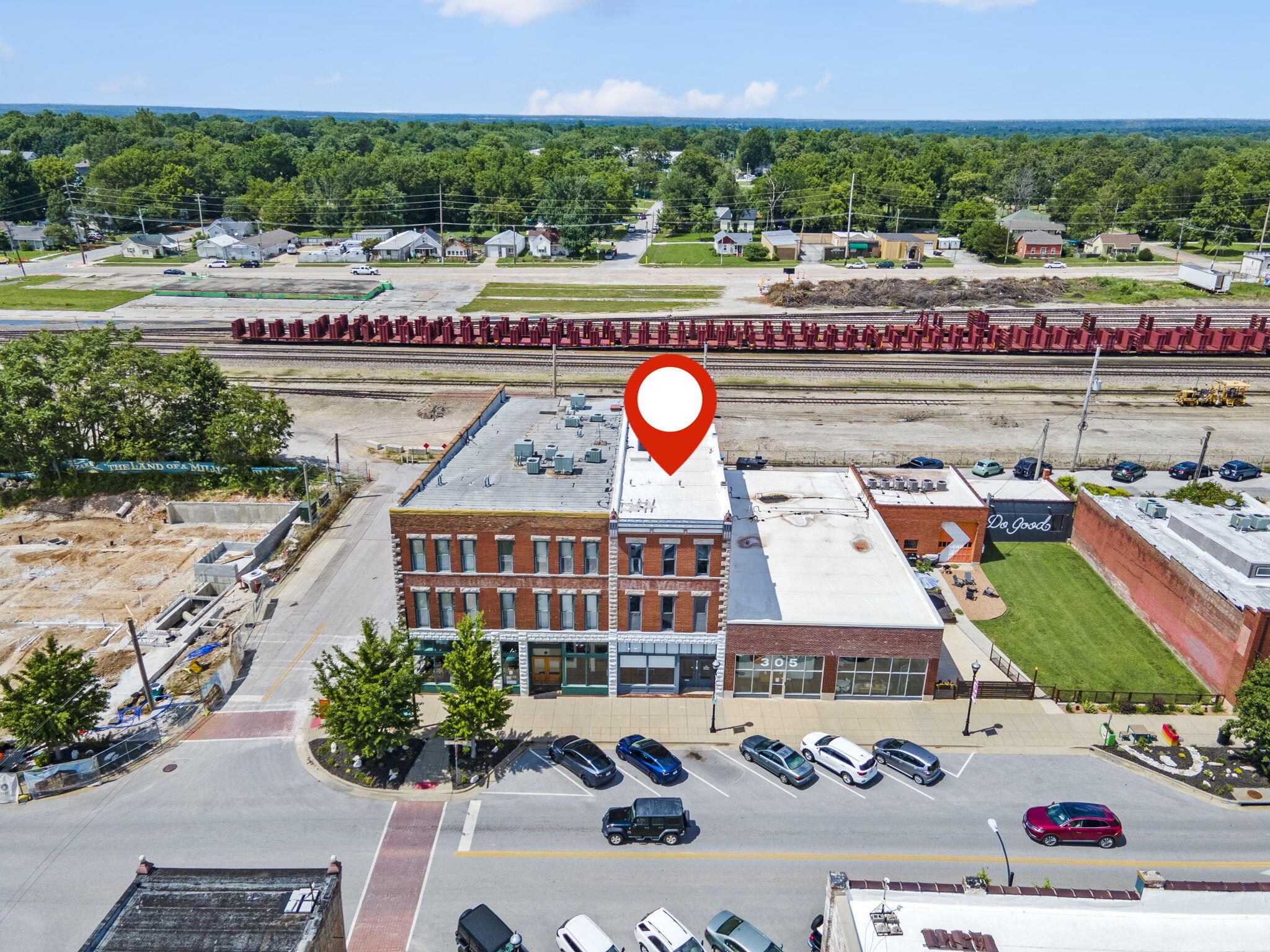 311 W Commercial Street — photo