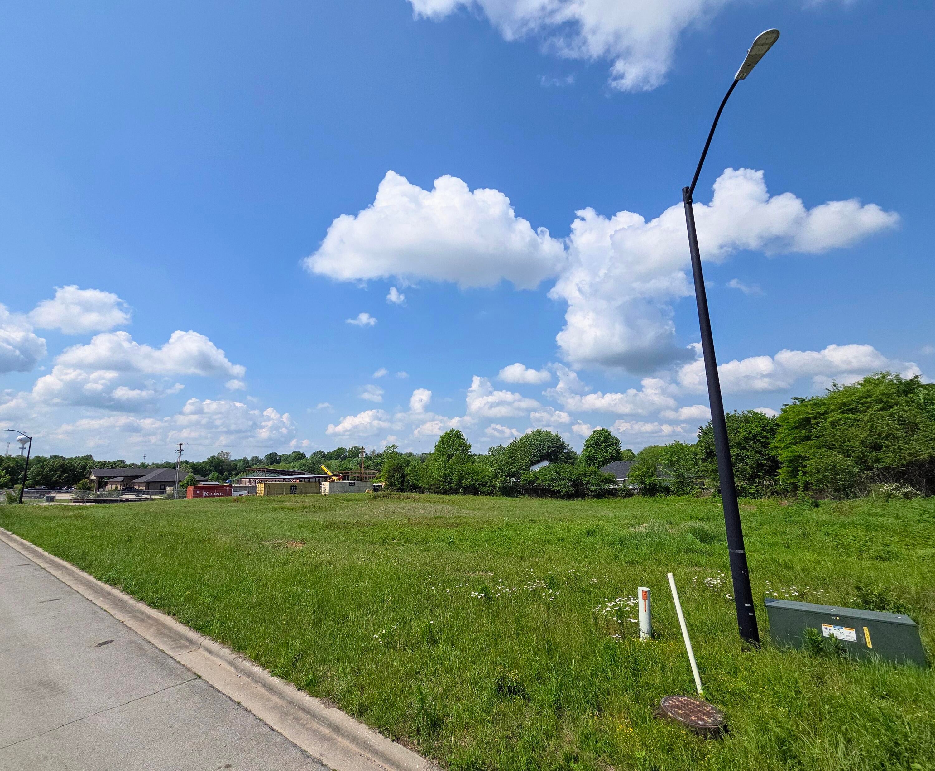 1015 N Lindsey Avenue Lot 13 — photo