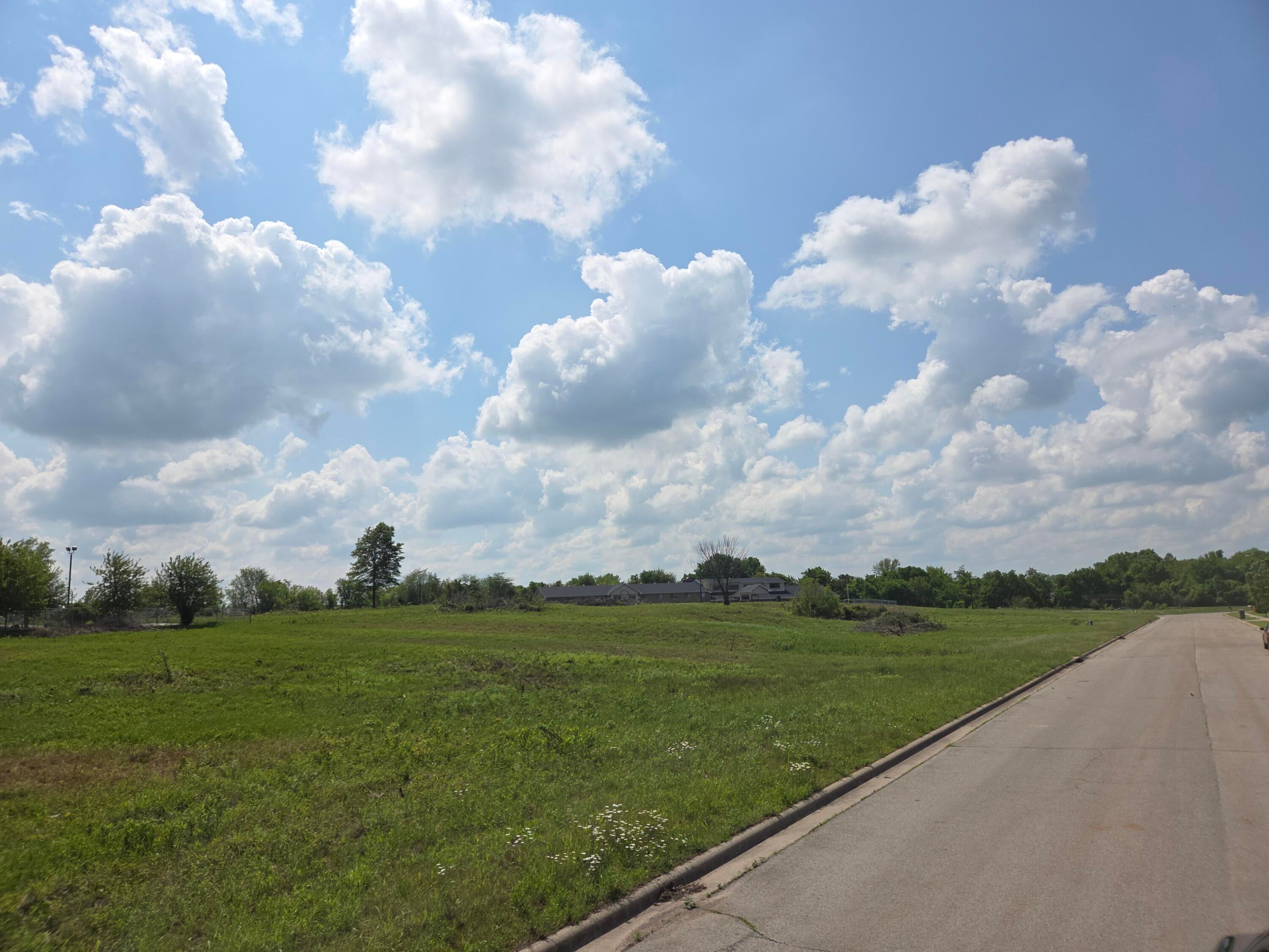 990 N Lindsey Avenue Lot 17 — photo