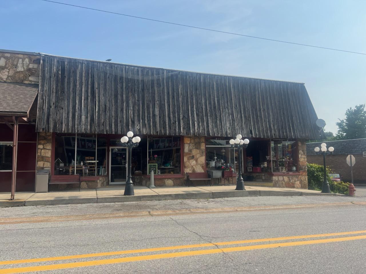 305 Main Street — photo