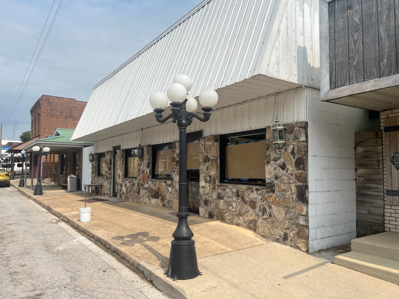 233 Main Street — photo