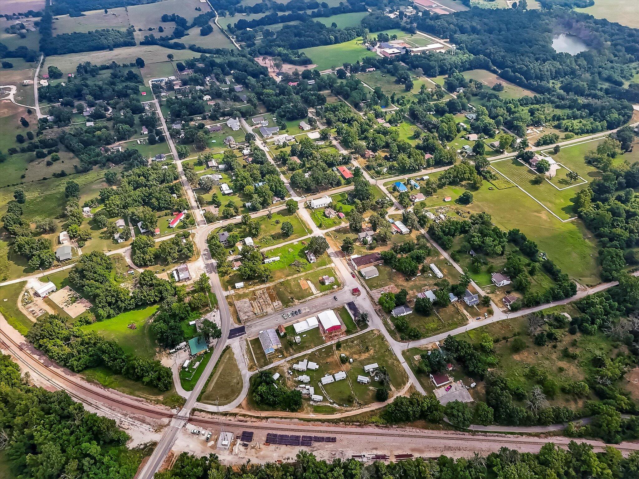 102 W Commercial Street — photo
