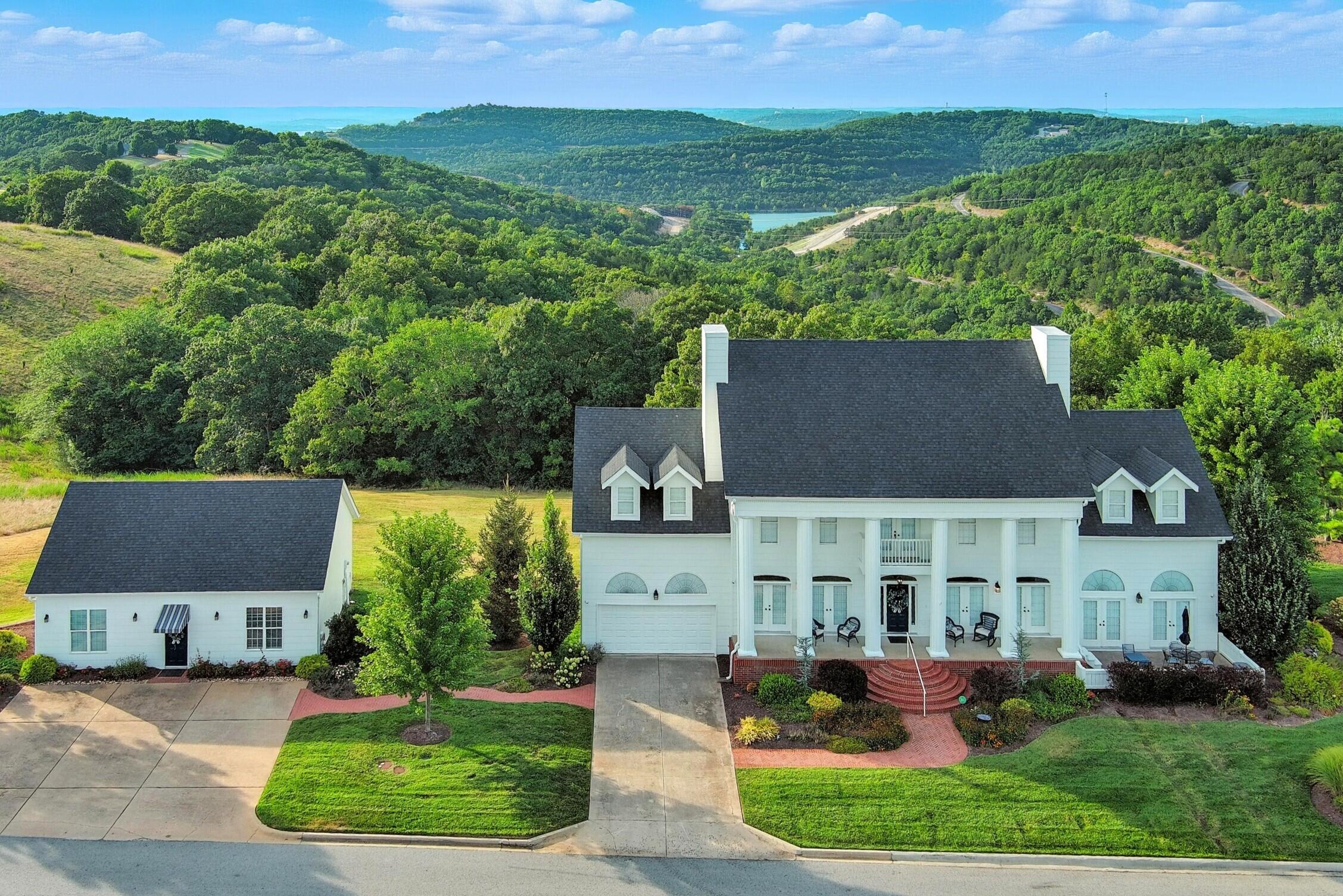 160 Emerald Pointe Drive — photo