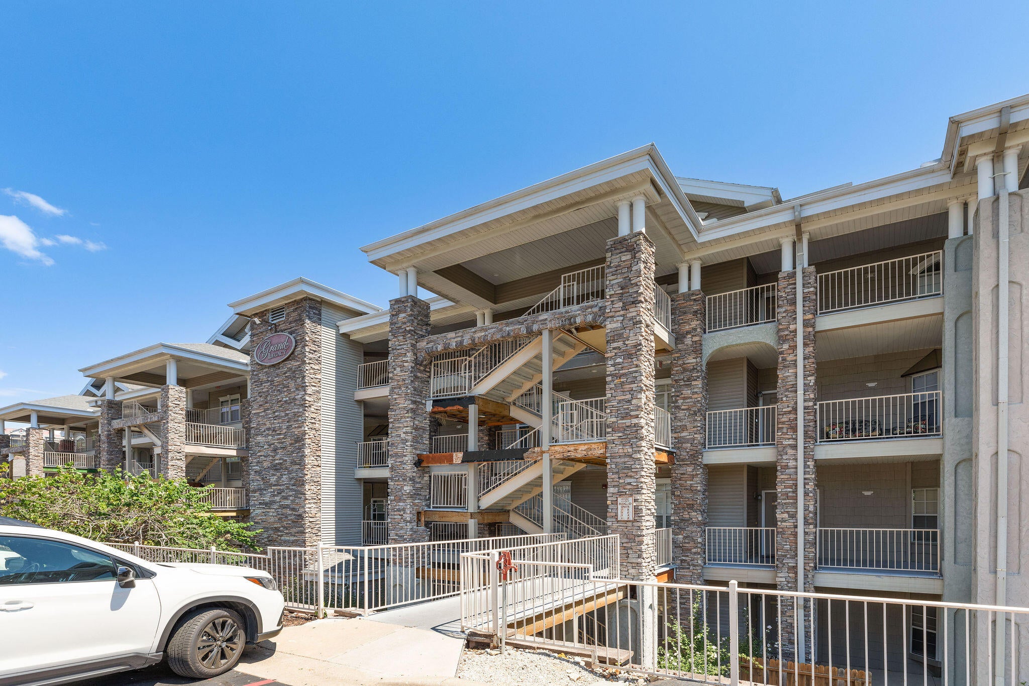200 Glory Road D2 — photo