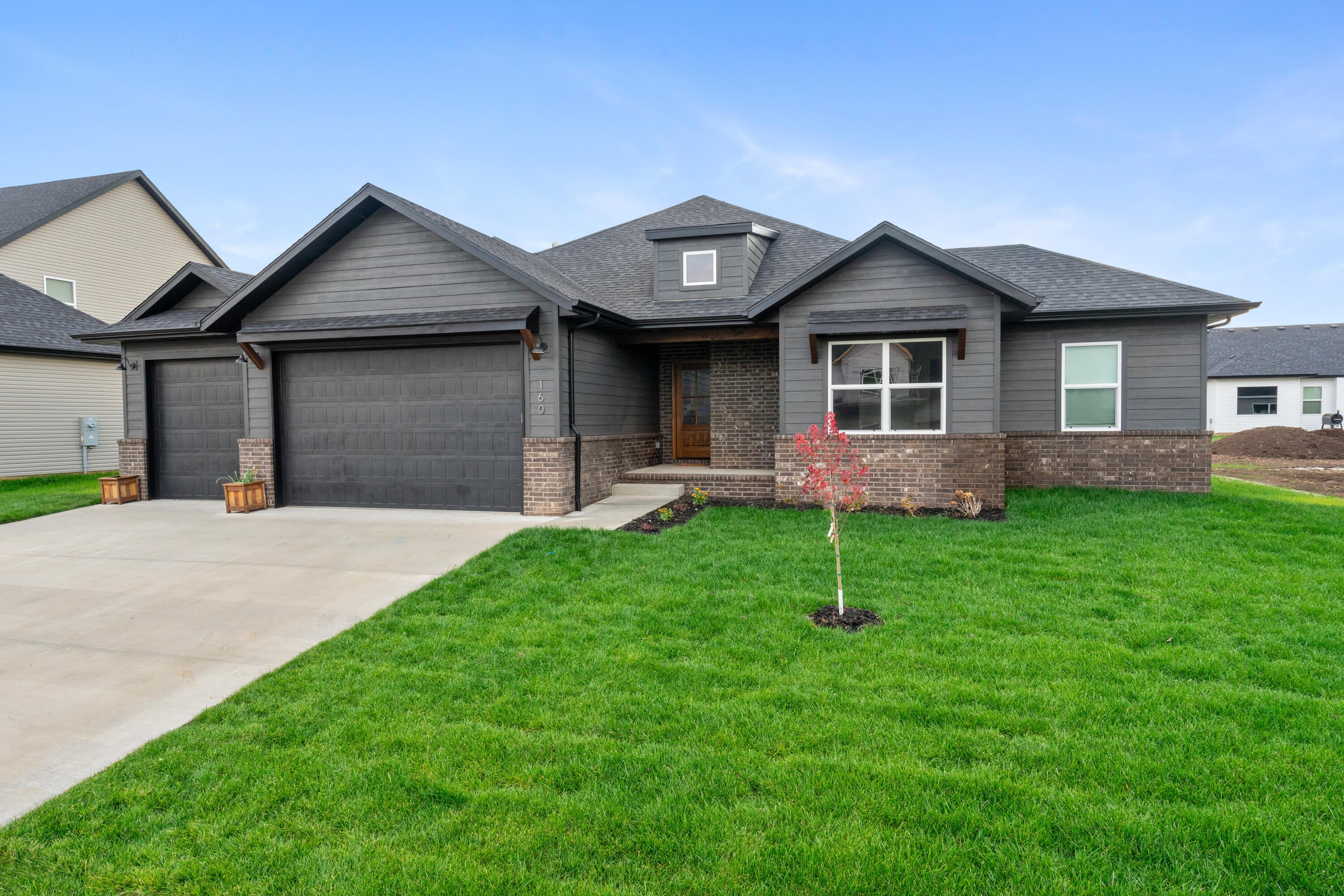 196 E Clayton Lane — photo