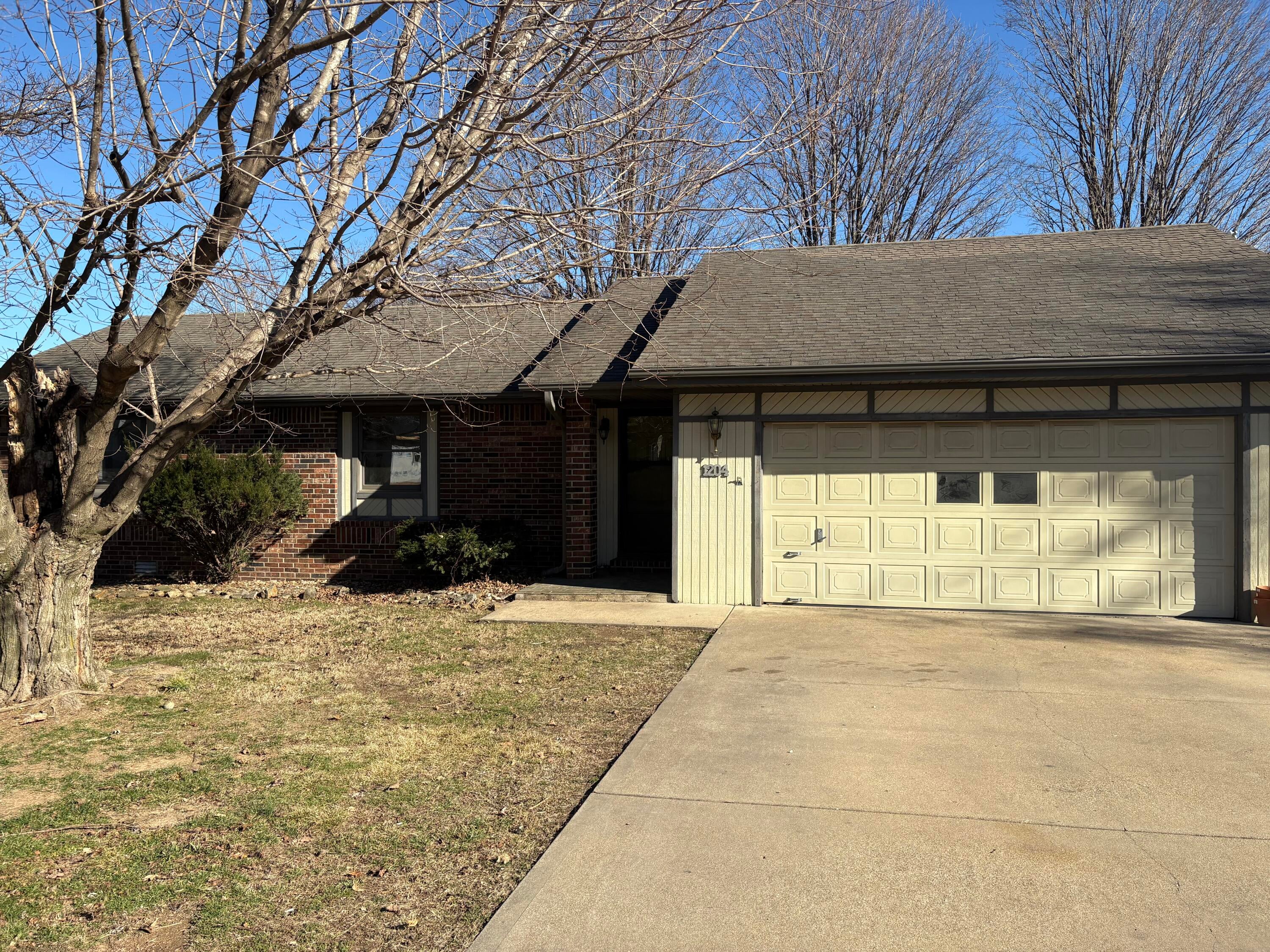 1204 Hillcrest Street — photo