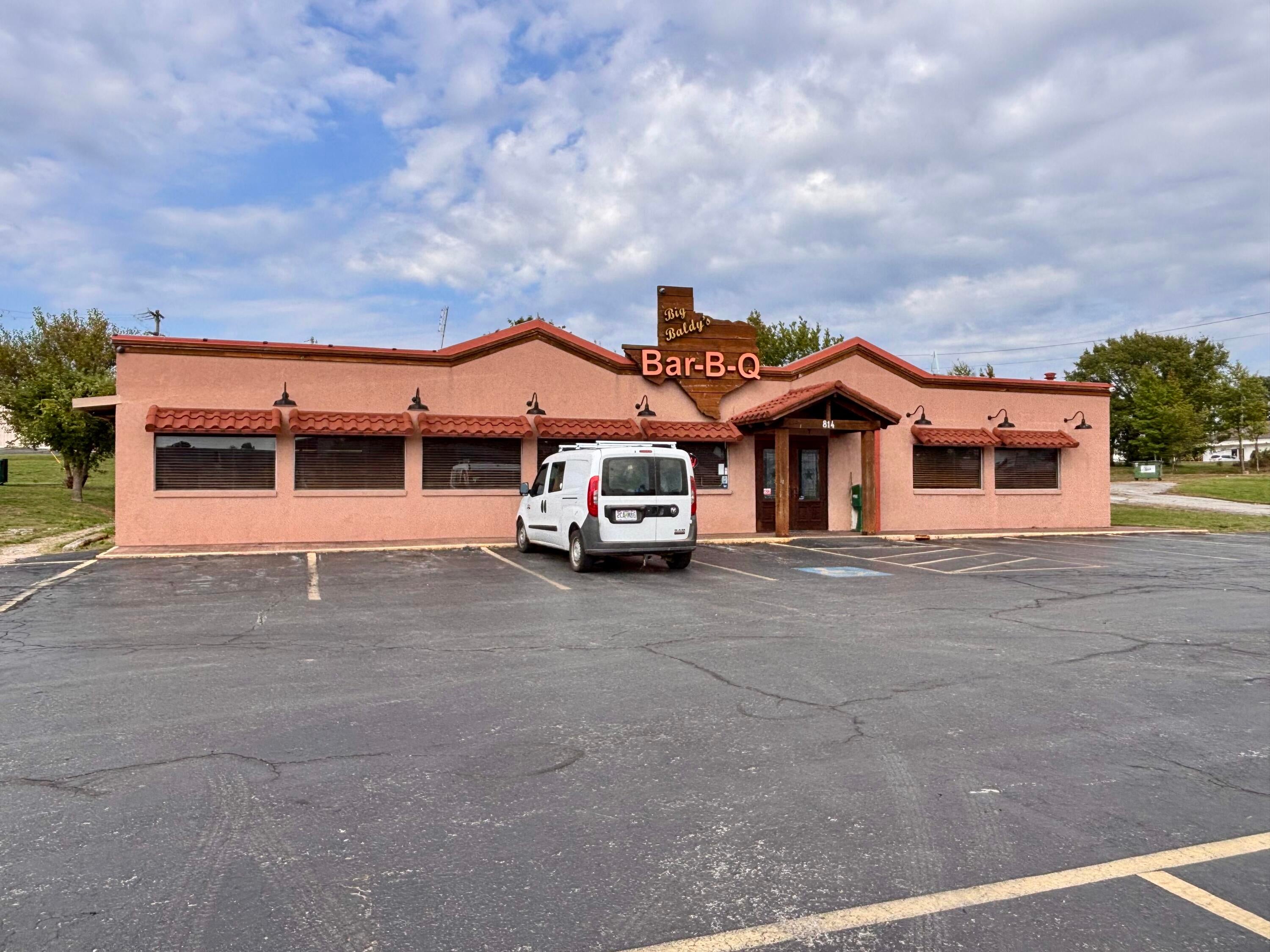 814 E US Highway 60 — photo