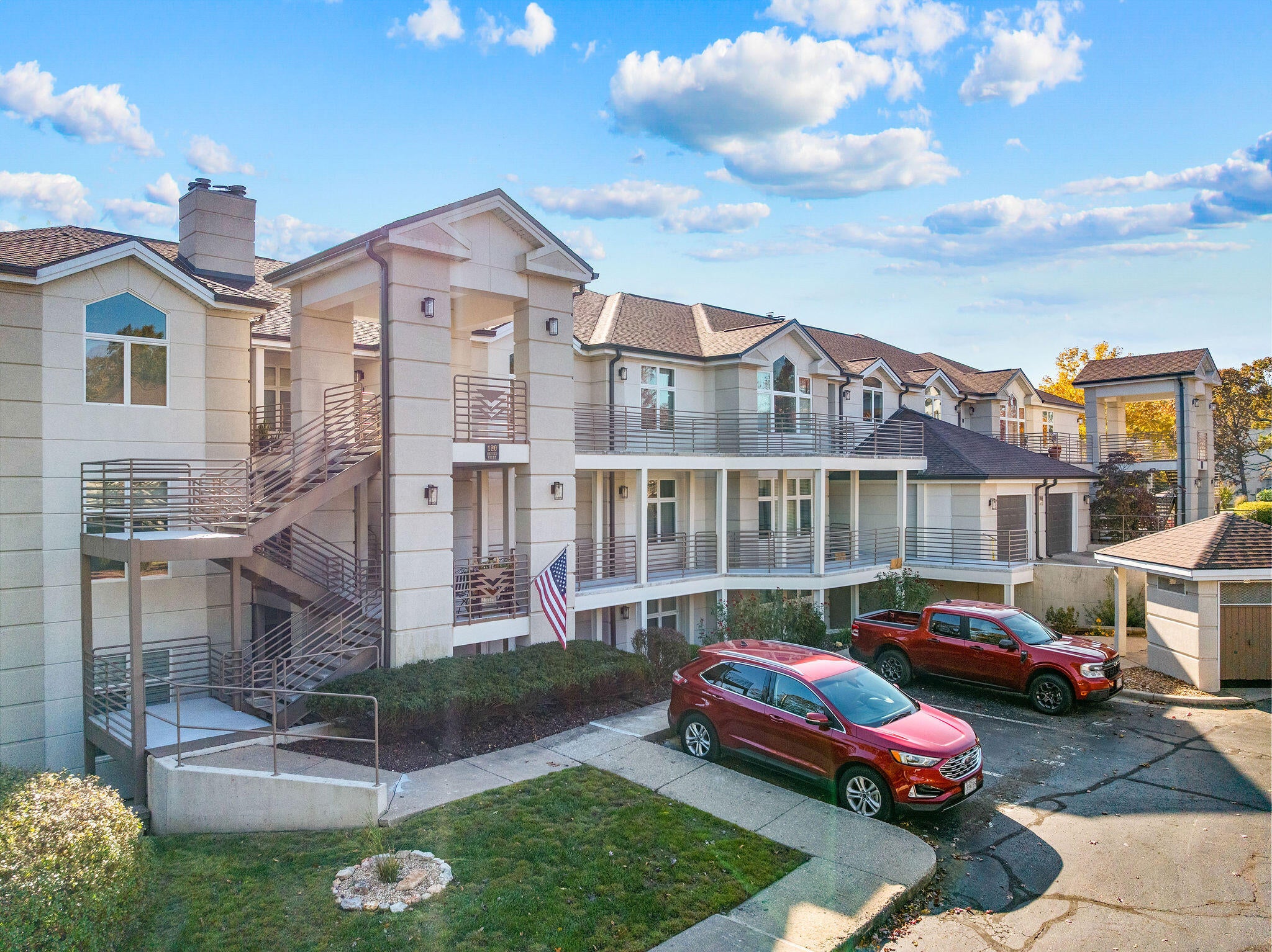 120 Oxford Drive 13 — photo