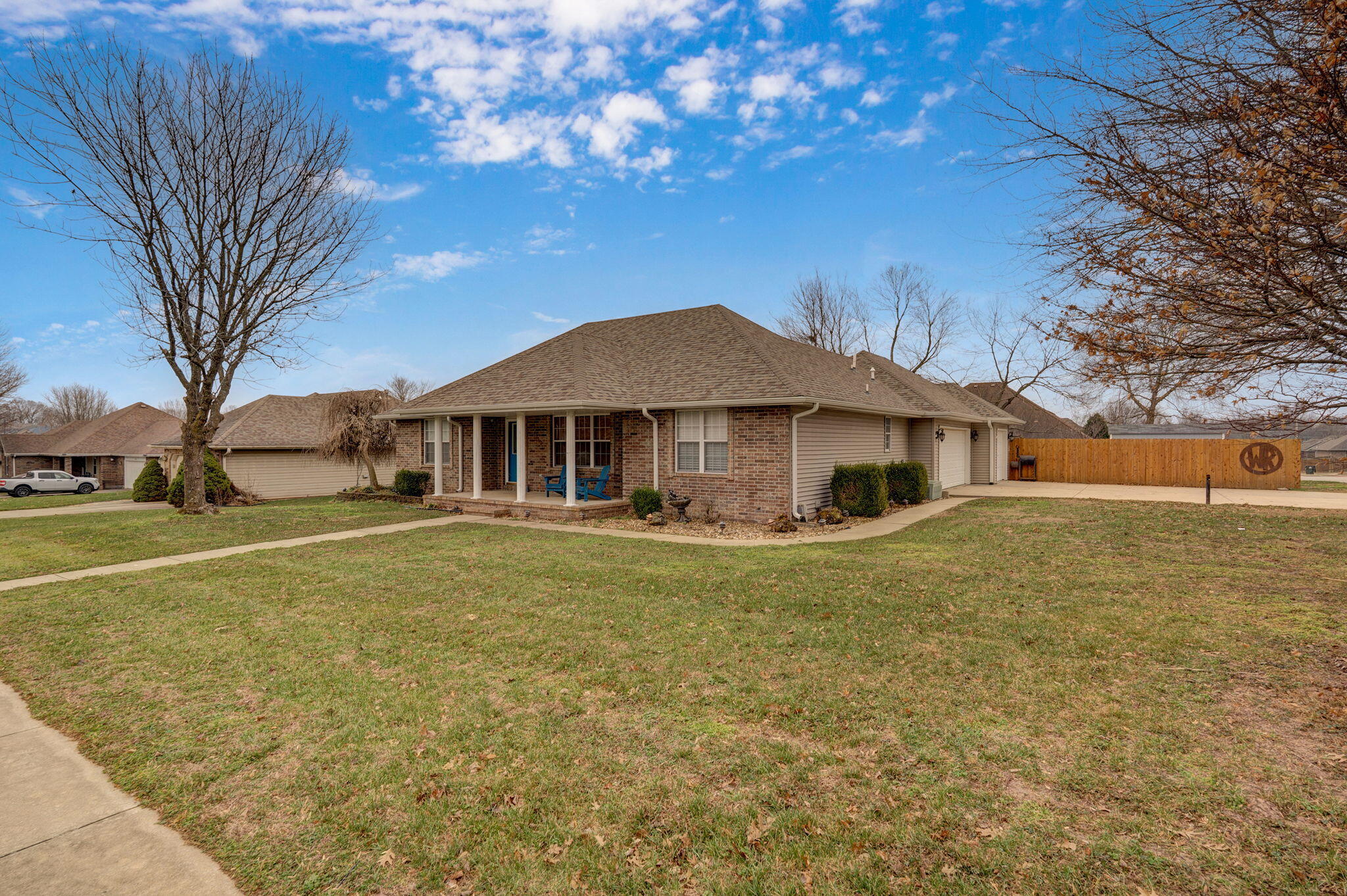 1302 E Primrose Lane — photo