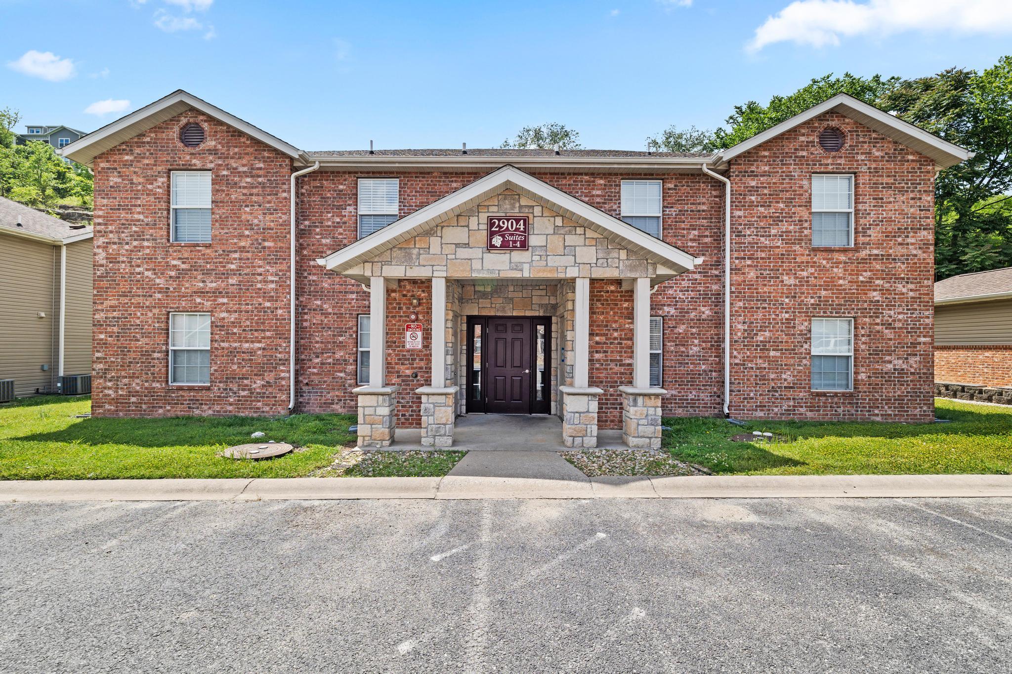 2904 Vineyards Parkway 1 — photo
