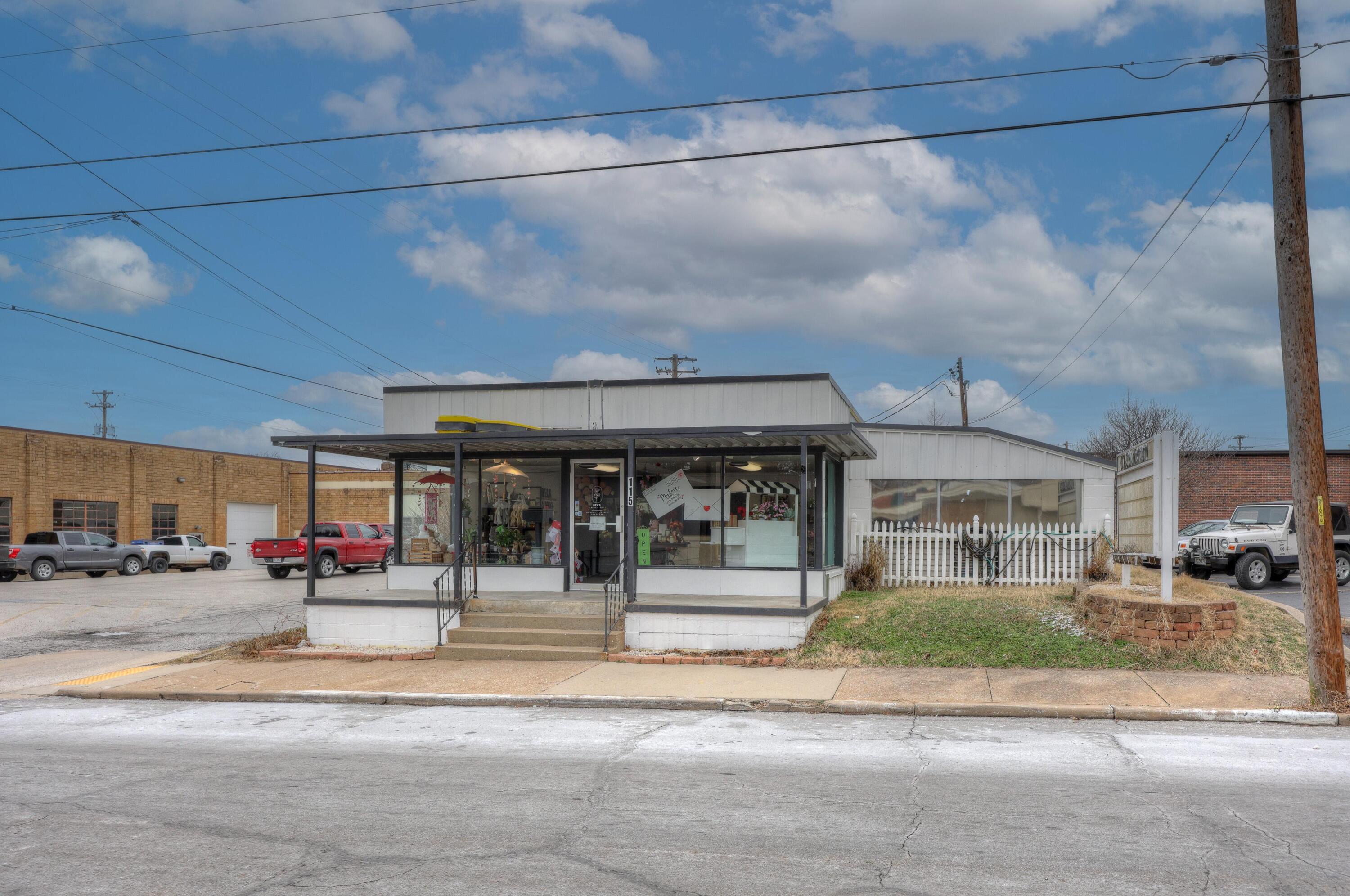115 N College Street — photo