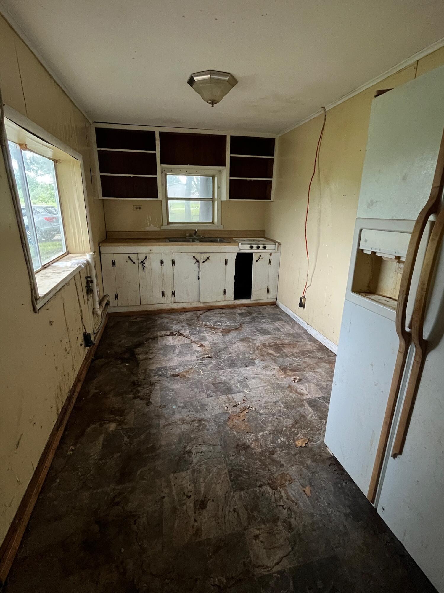 Home in Galena, KS 66739 — photo 2