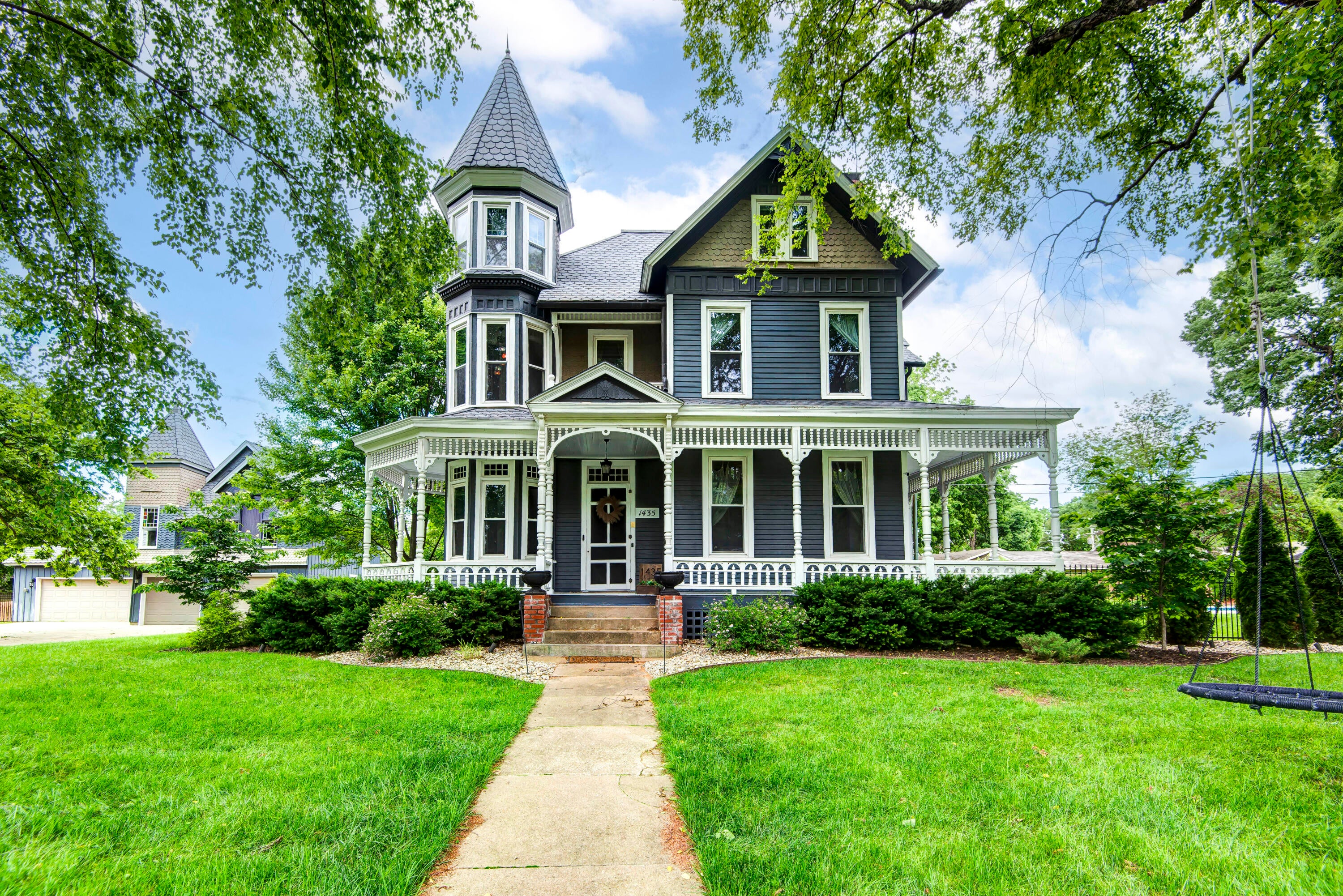 1435 E Walnut Street — photo