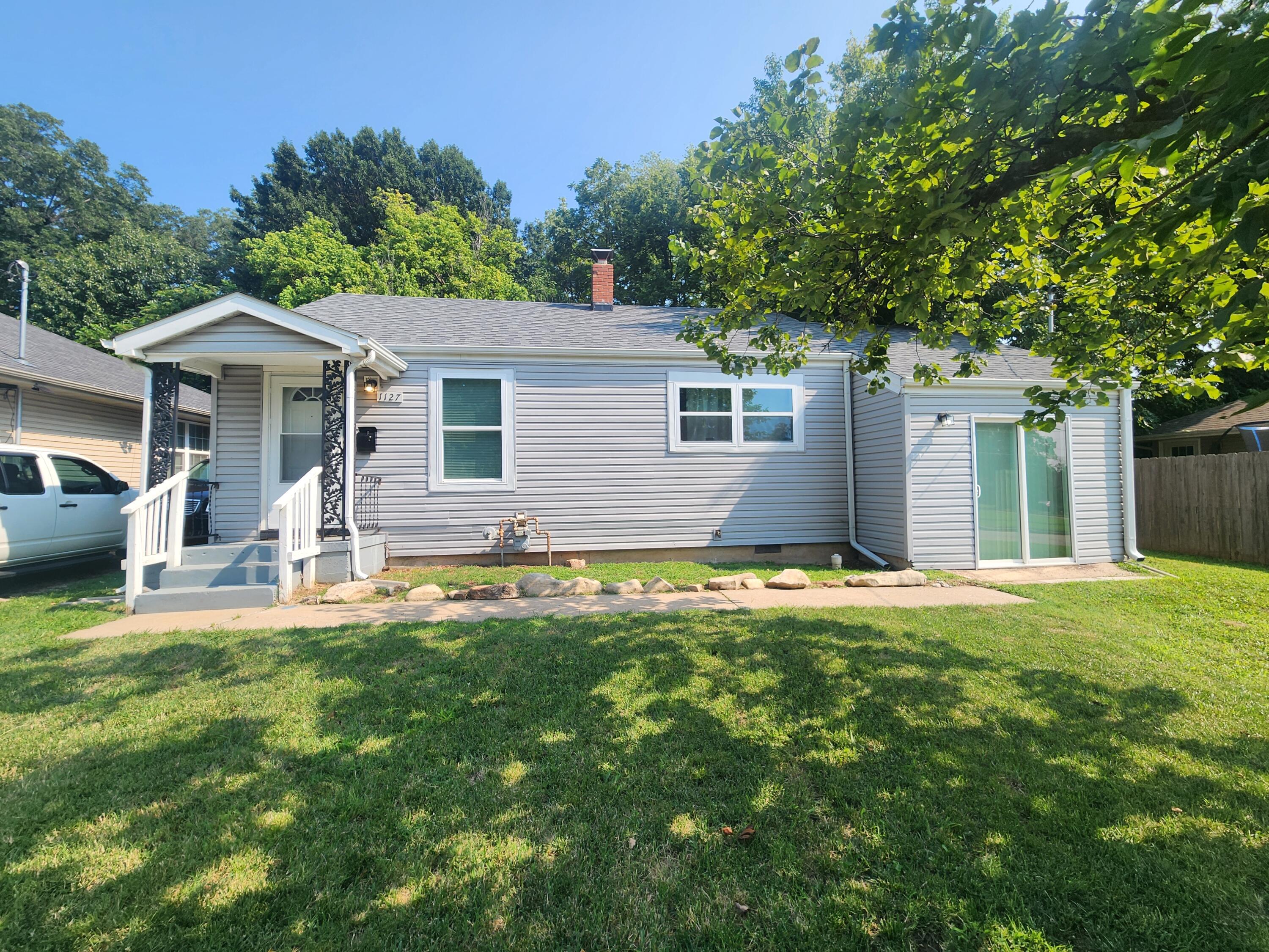 1127 E Pacific Street — photo